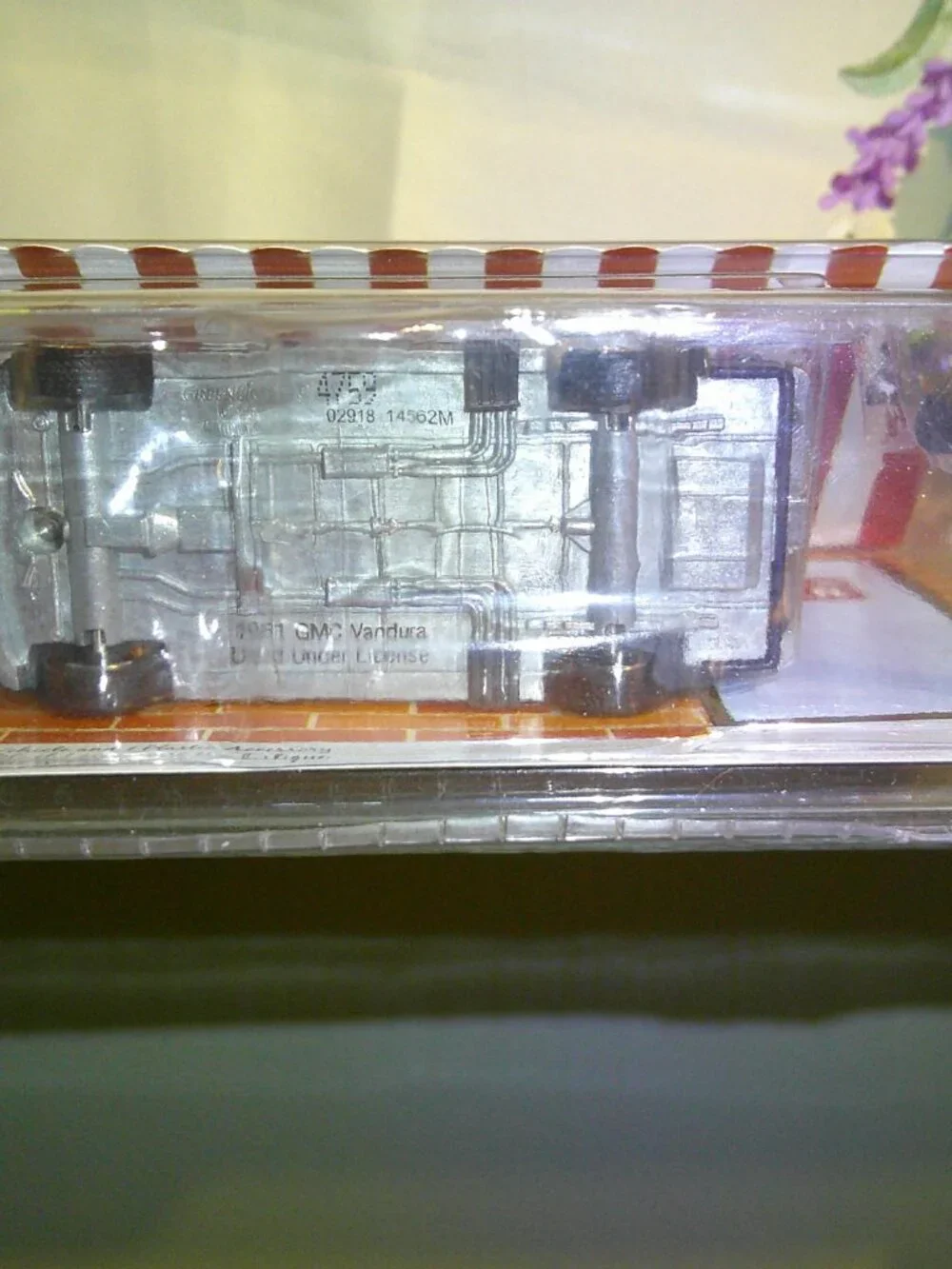 1:64 Greenlight Hobby Shop Series 3 ~ 1981 GMC Vandura Custom w Backpacker NIP